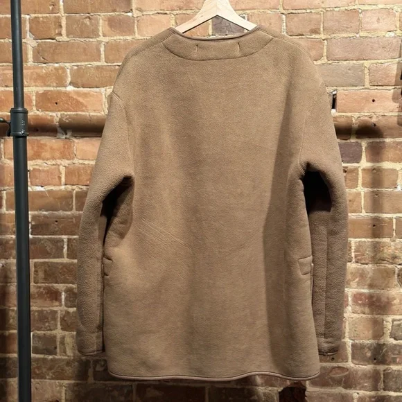 Uniqlo Tan Lightweight Shirt Jacket with Classic Design - Picture 2 of 5